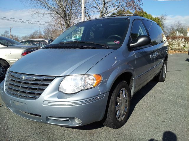 2006 Chrysler Town and Country SLT 25