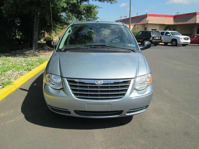 2006 Chrysler Town and Country Elk Conversion Van