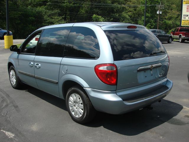 2006 Chrysler Town and Country Base