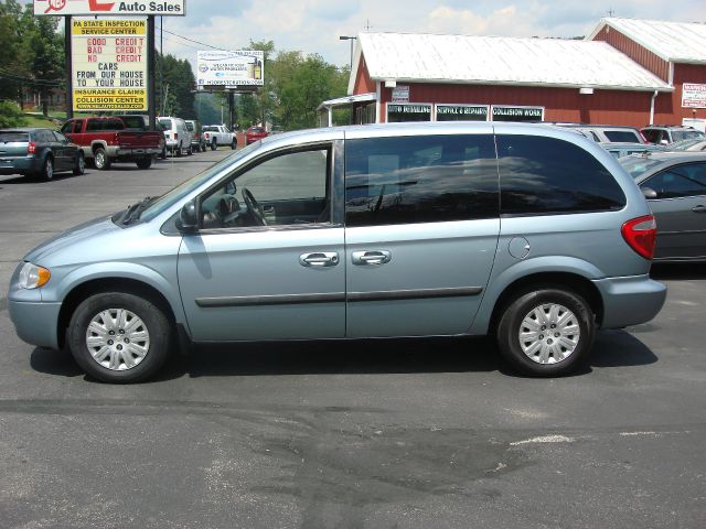 2006 Chrysler Town and Country Base