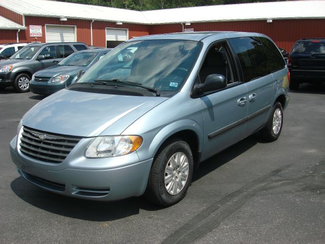 2006 Chrysler Town and Country Base