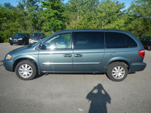 2006 Chrysler Town and Country 3.5