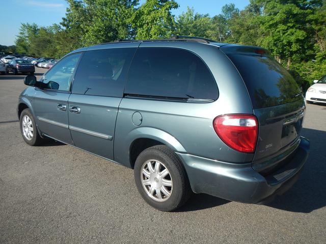 2006 Chrysler Town and Country 3.5