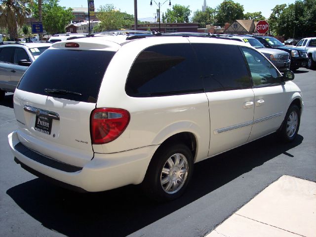 2006 Chrysler Town and Country 3.5