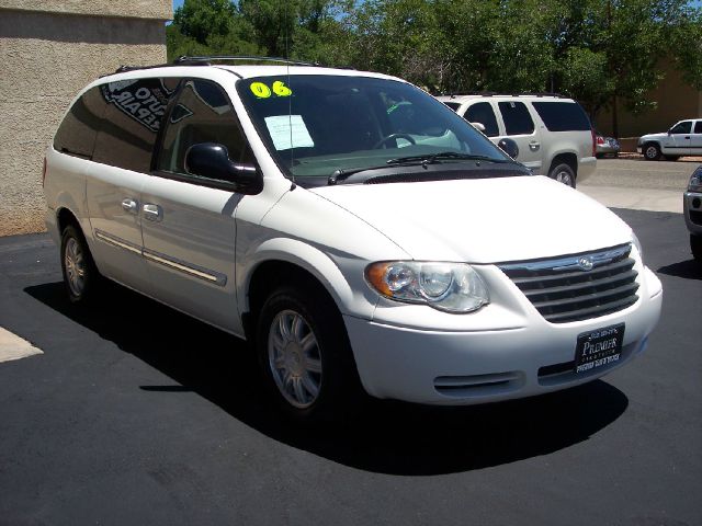 2006 Chrysler Town and Country 3.5