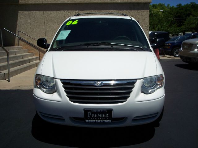 2006 Chrysler Town and Country 3.5