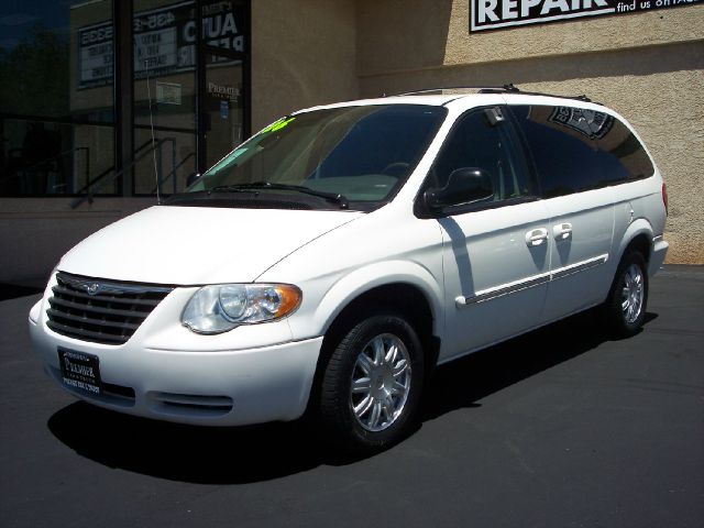 2006 Chrysler Town and Country 3.5