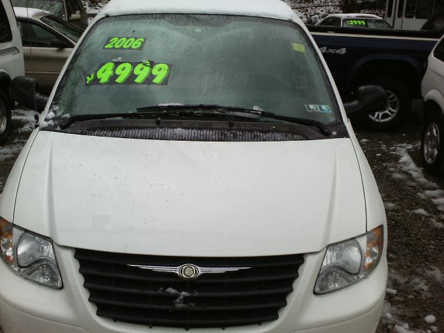 2006 Chrysler Town and Country Base