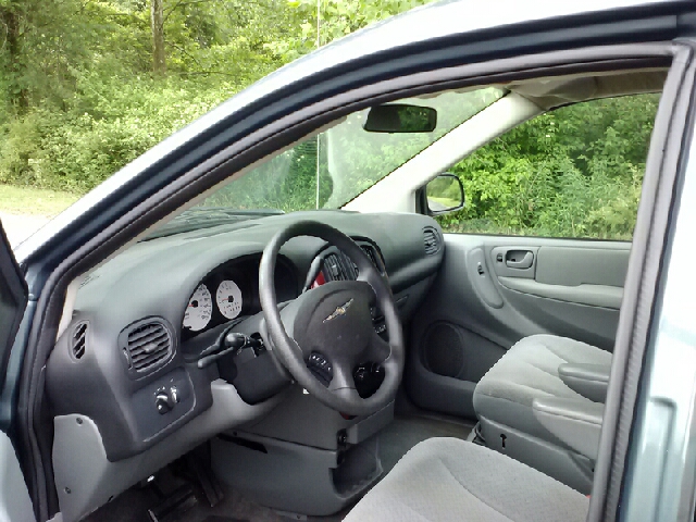 2006 Chrysler Town and Country Base