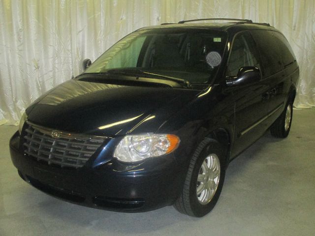 2006 Chrysler Town and Country Unknown