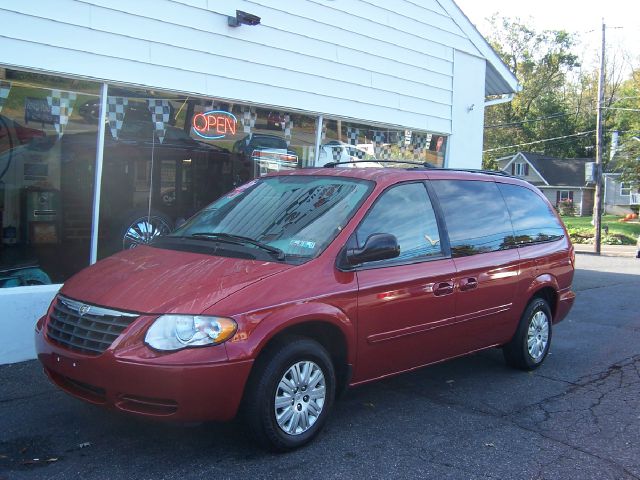 2006 Chrysler Town and Country Elk Conversion Van