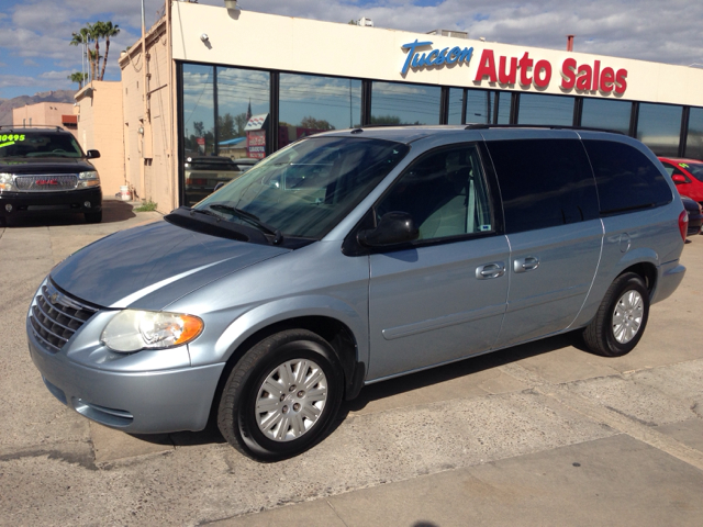 2006 Chrysler Town and Country Elk Conversion Van