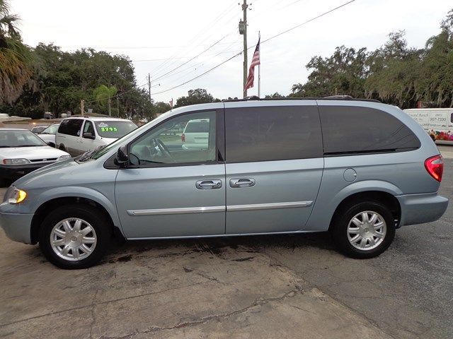 2006 Chrysler Town and Country 3.5