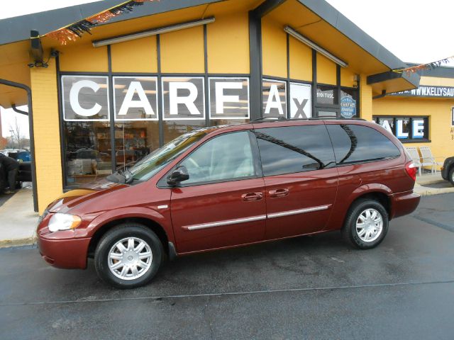 2007 Chrysler Town and Country SLT 25