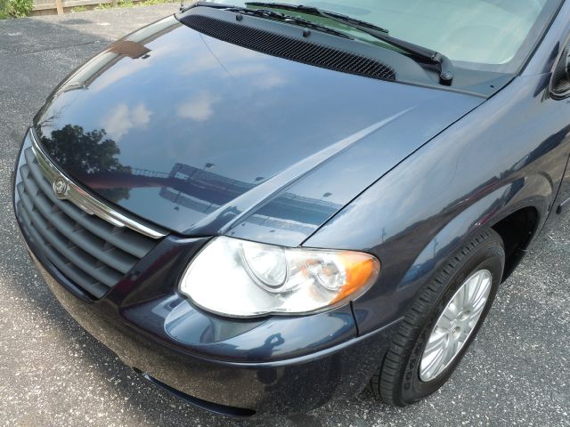 2007 Chrysler Town and Country SLT 4WD 15