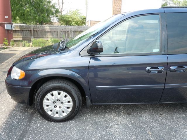 2007 Chrysler Town and Country SLT 4WD 15