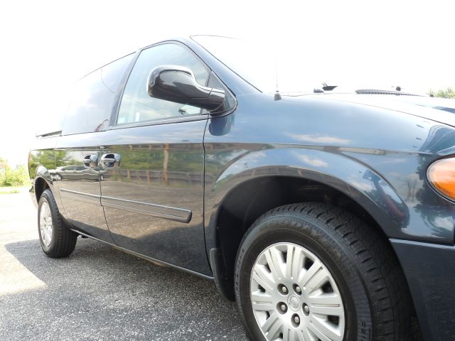 2007 Chrysler Town and Country SLT 4WD 15