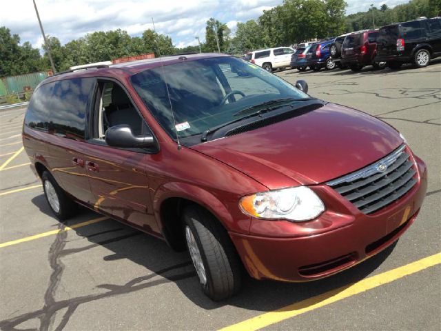 2007 Chrysler Town and Country Elk Conversion Van