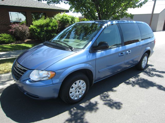 2007 Chrysler Town and Country Elk Conversion Van