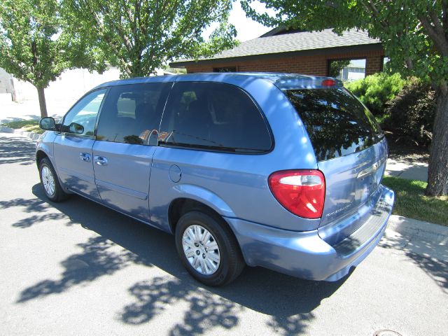 2007 Chrysler Town and Country Elk Conversion Van