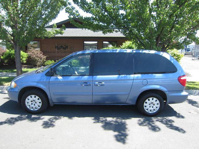 2007 Chrysler Town and Country Elk Conversion Van