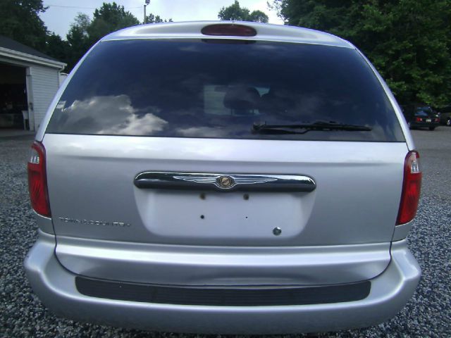 2007 Chrysler Town and Country Base