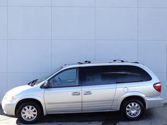 2007 Chrysler Town and Country SLT 25