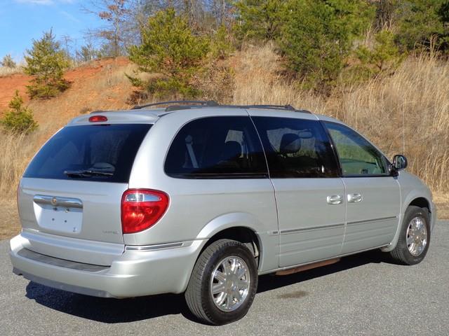 2007 Chrysler Town and Country SLT 25