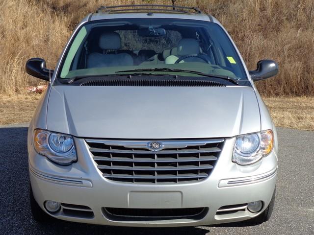 2007 Chrysler Town and Country SLT 25