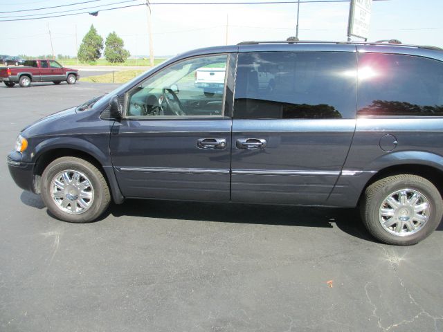 2007 Chrysler Town and Country SLT 25