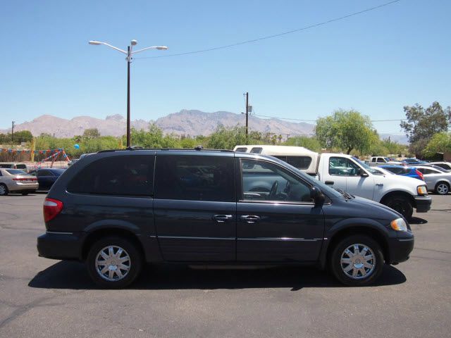 2007 Chrysler Town and Country SLT 25