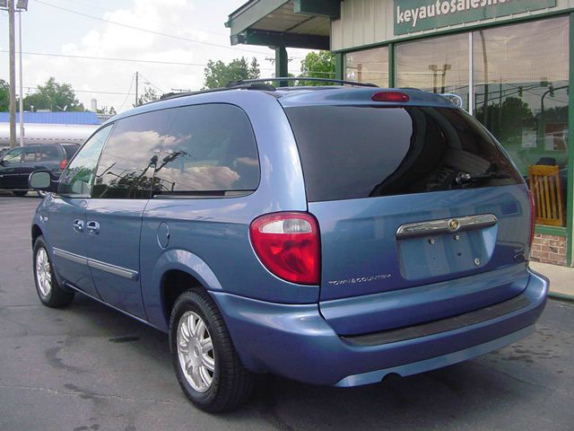 2007 Chrysler Town and Country SLT 1/2 Ton 4x4