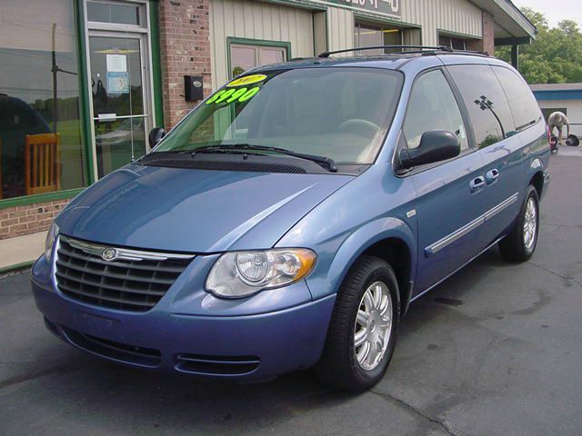 2007 Chrysler Town and Country SLT 1/2 Ton 4x4