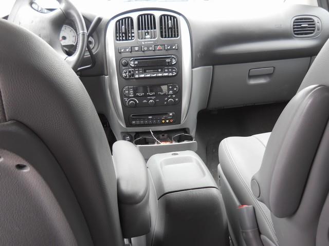 2007 Chrysler Town and Country X Navigation Sport