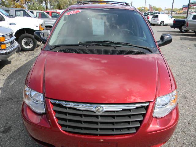 2007 Chrysler Town and Country Elk Conversion Van