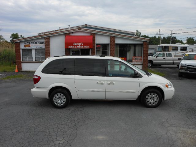 2007 Chrysler Town and Country Elk Conversion Van