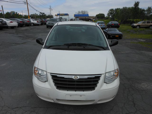 2007 Chrysler Town and Country Elk Conversion Van