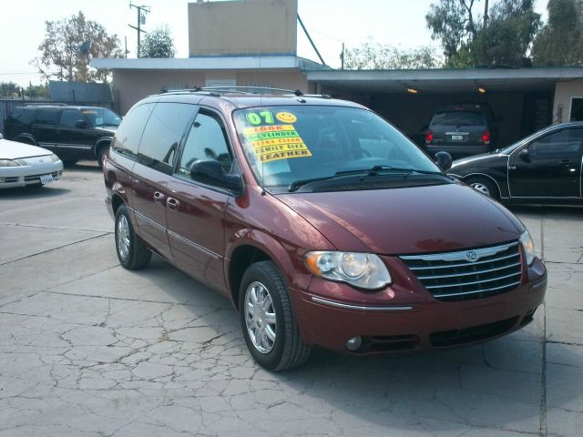 2007 Chrysler Town and Country SLT 25