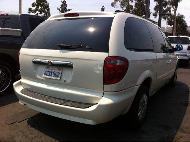 2007 Chrysler Town and Country Elk Conversion Van