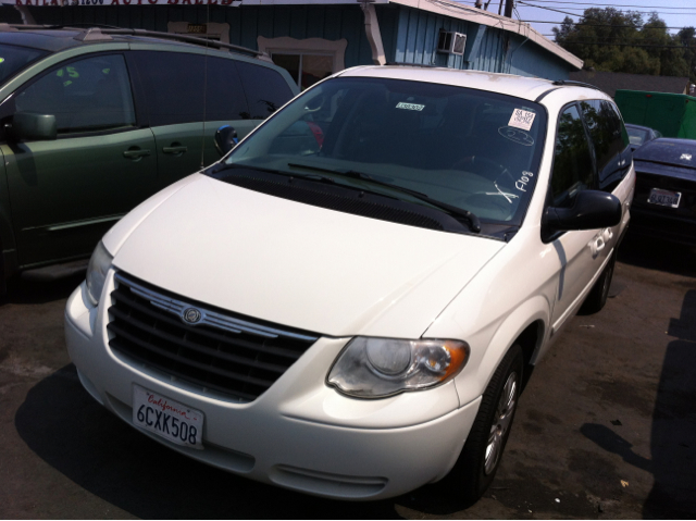 2007 Chrysler Town and Country Elk Conversion Van