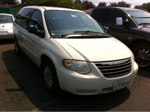 2007 Chrysler Town and Country Elk Conversion Van