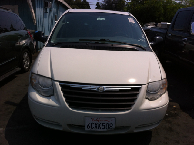 2007 Chrysler Town and Country Elk Conversion Van