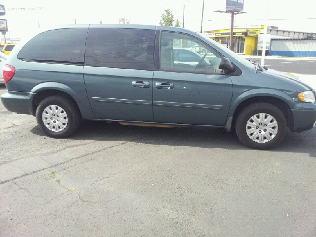 2007 Chrysler Town and Country Elk Conversion Van