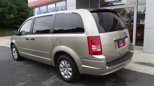 2008 Chrysler Town and Country Elk Conversion Van