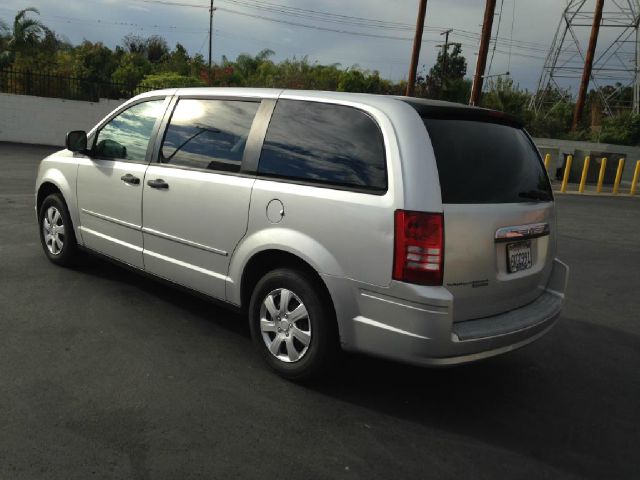 2008 Chrysler Town and Country Unknown