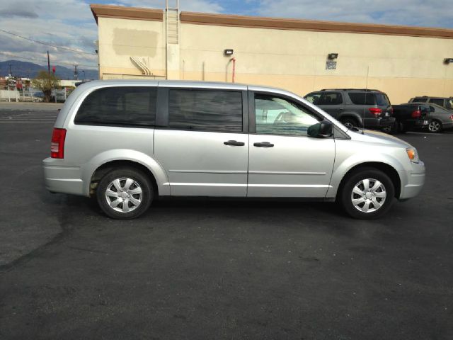 2008 Chrysler Town and Country Unknown