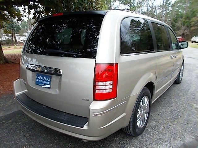 2008 Chrysler Town and Country SLT 25