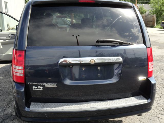 2008 Chrysler Town and Country Elk Conversion Van