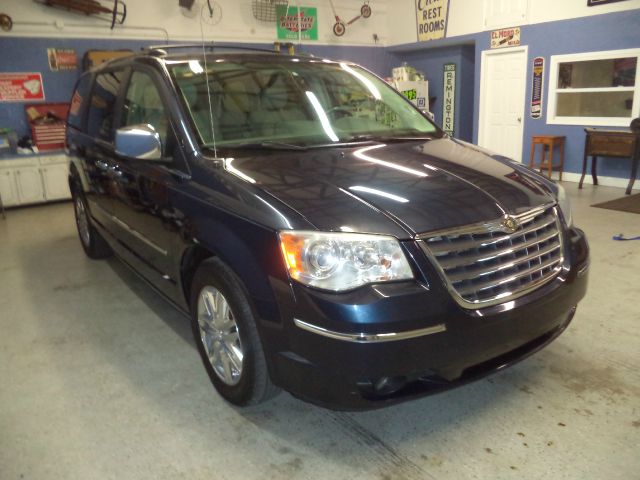 2008 Chrysler Town and Country SLT 25