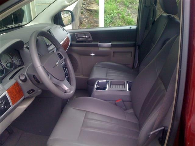 2008 Chrysler Town and Country AUTO LX